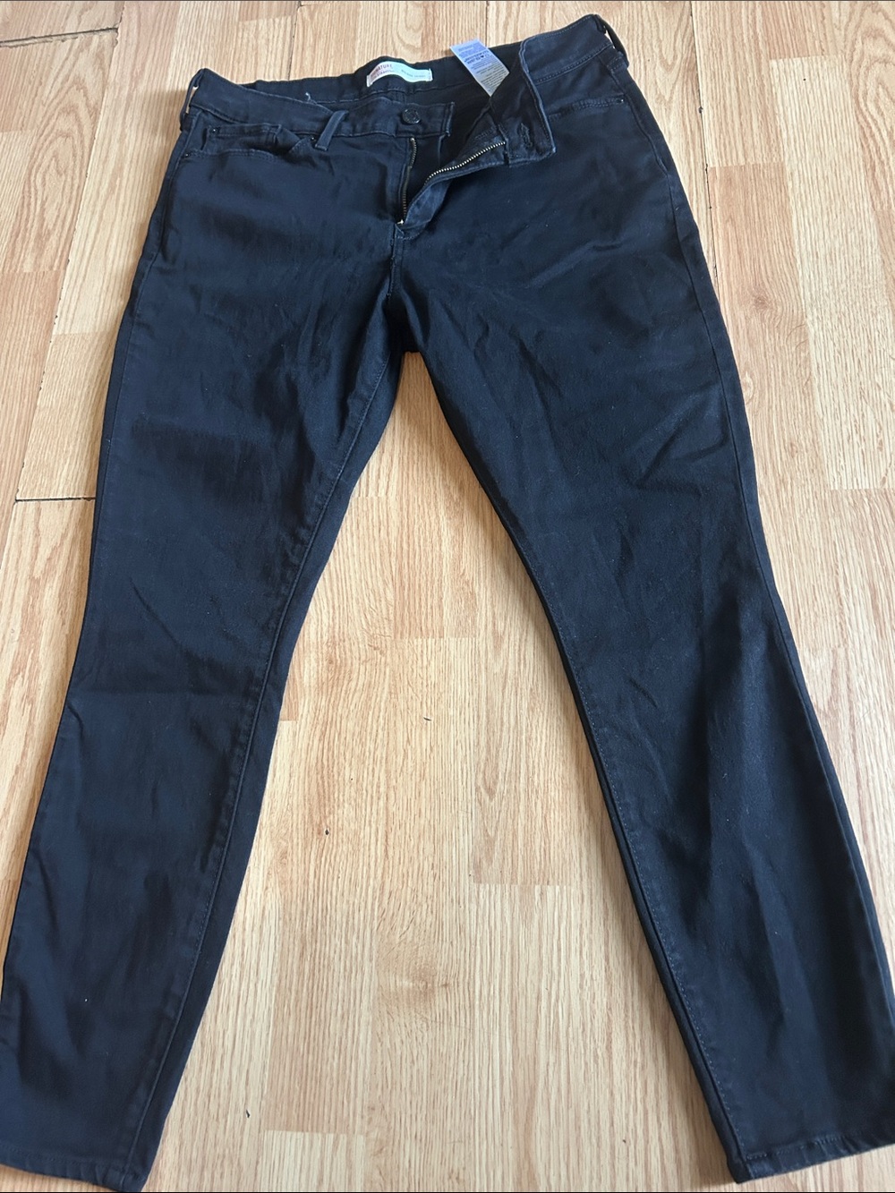 Levi's Signature Mid-Rise Skinny Jeans in Black